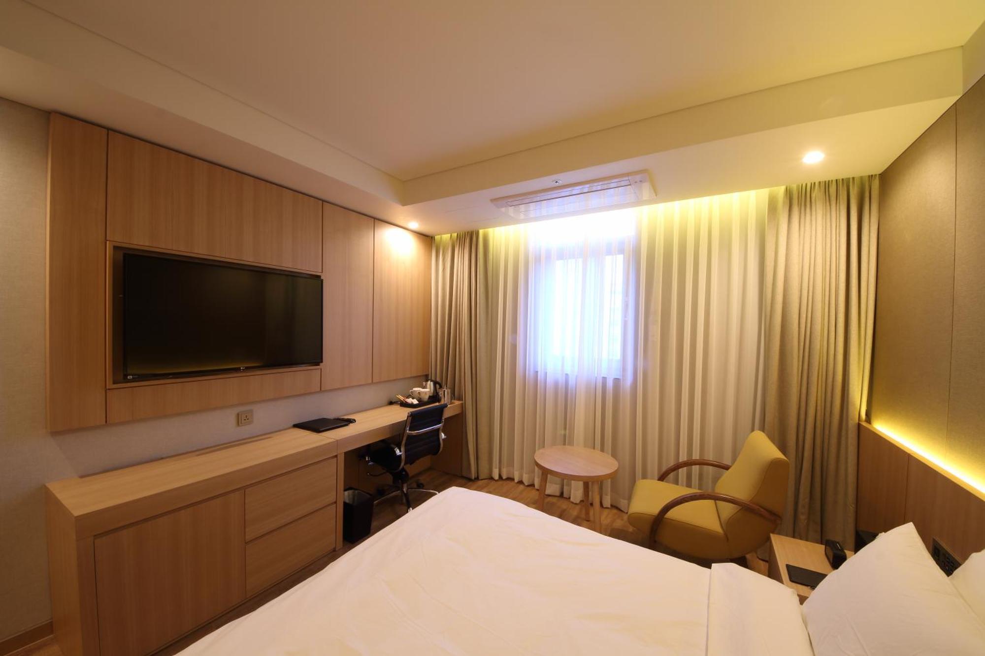 Benikea The H Hotel Hwaseong Exterior photo