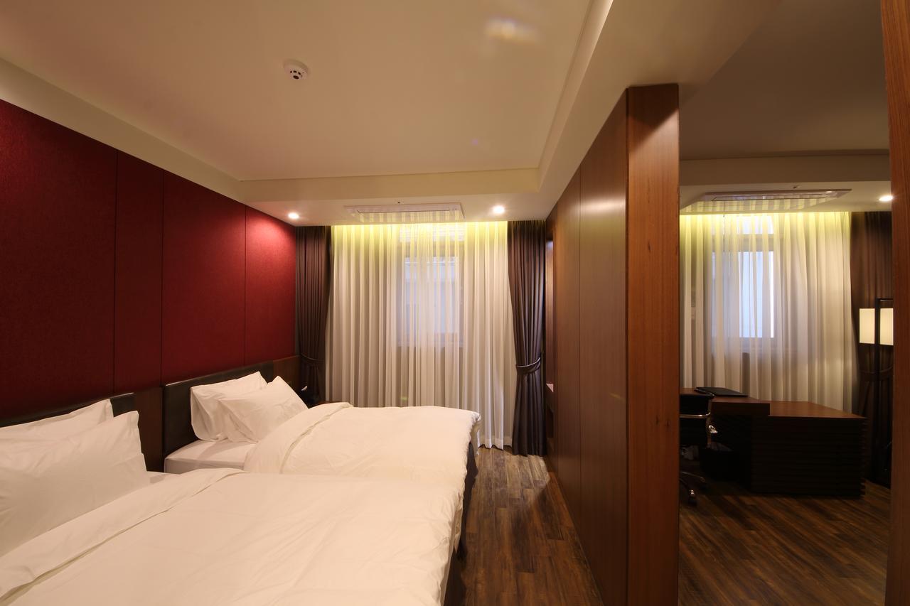 Benikea The H Hotel Hwaseong Exterior photo