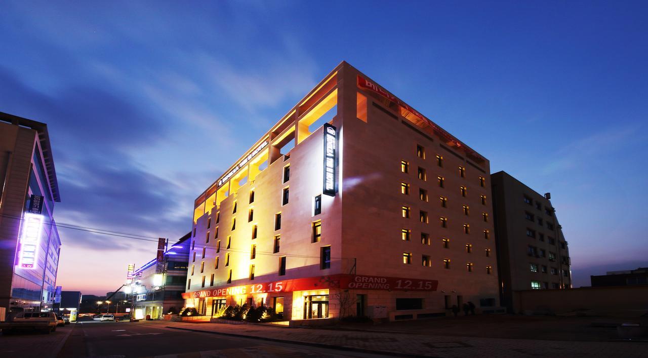 Benikea The H Hotel Hwaseong Exterior photo