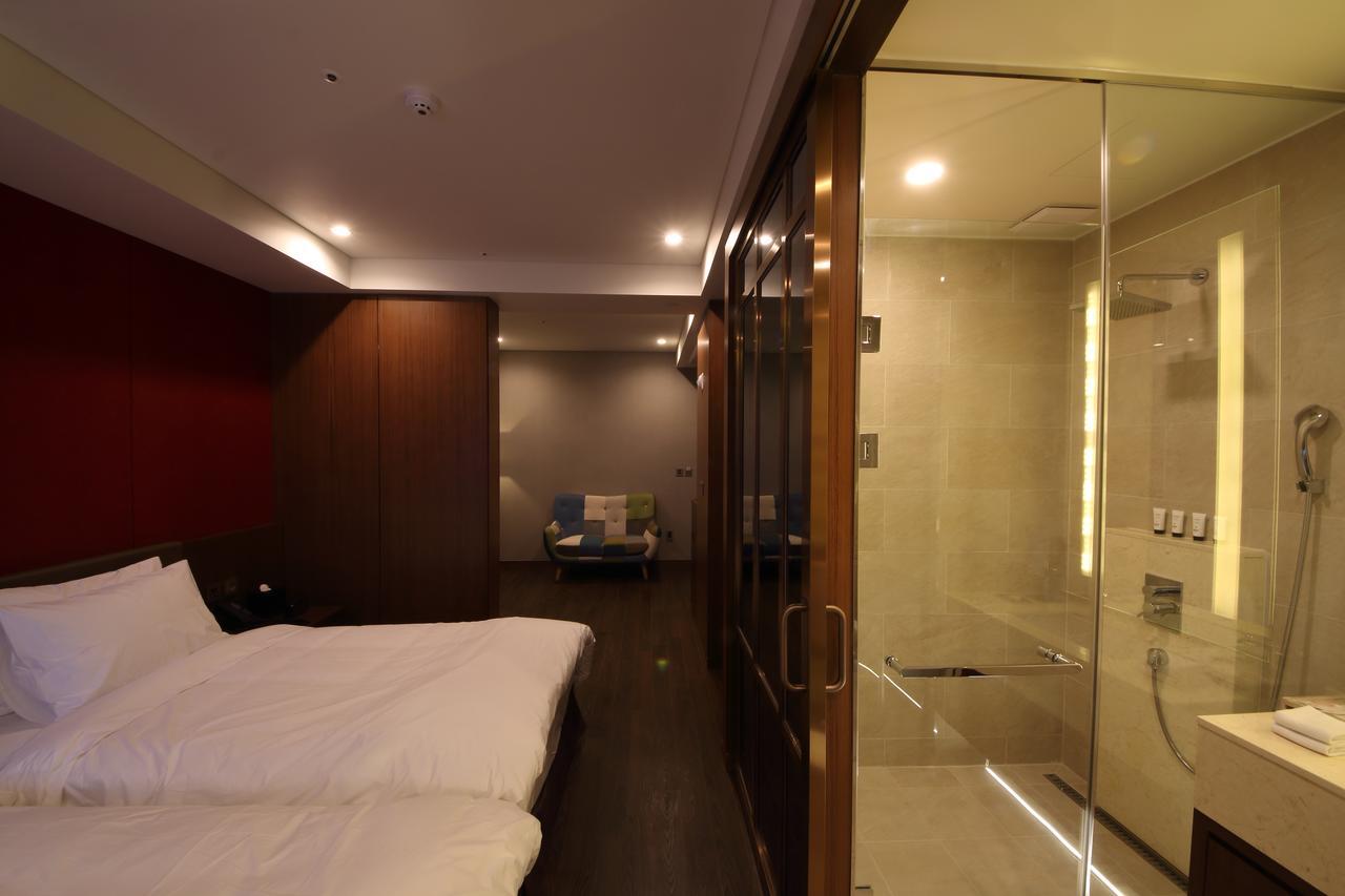 Benikea The H Hotel Hwaseong Exterior photo