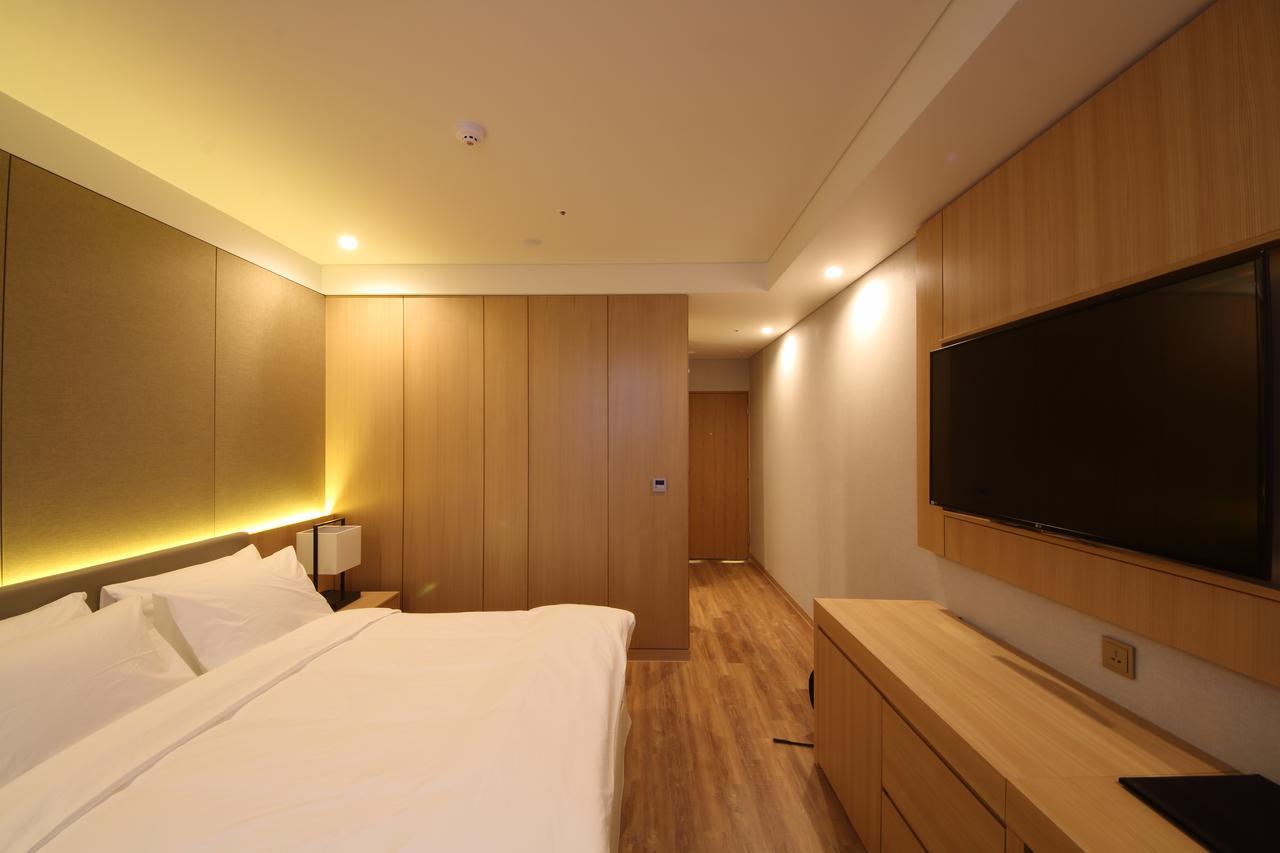 Benikea The H Hotel Hwaseong Exterior photo