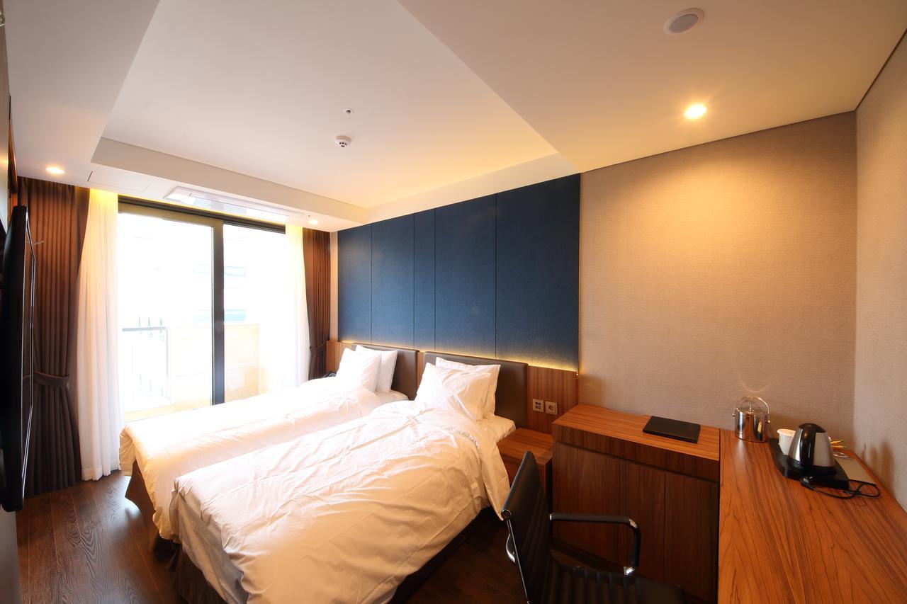 Benikea The H Hotel Hwaseong Exterior photo